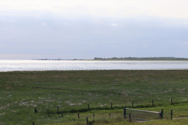 Foto van de Boer Comfortabele vakantiewoning - Vakantiehuis in Jever - Water view