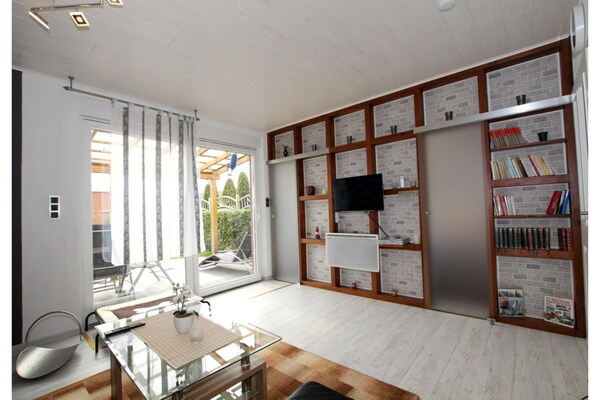 Foto van Bungalow mit Kamin in Dornumersiel - Vakantiehuis in Dornumersiel - LivingRoom