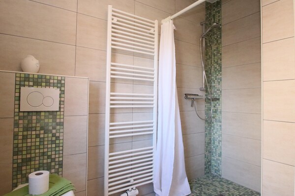 Foto van Halfvrijstaande woning in Burhave - Vakantiehuis in Burhave - BathRoom
