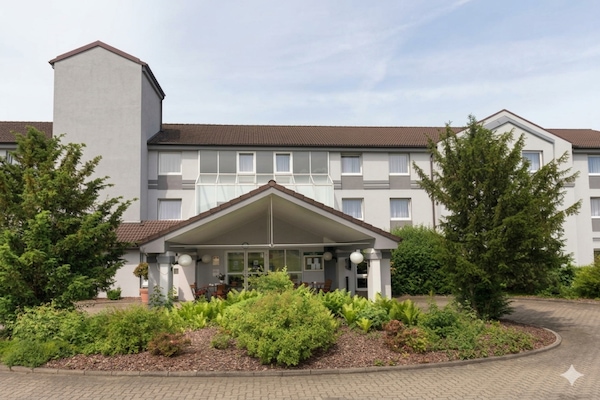 Foto van Peine Salzgitter Tweepersoonskamer 2 Aparte Bedden - HotelExteriorSummer