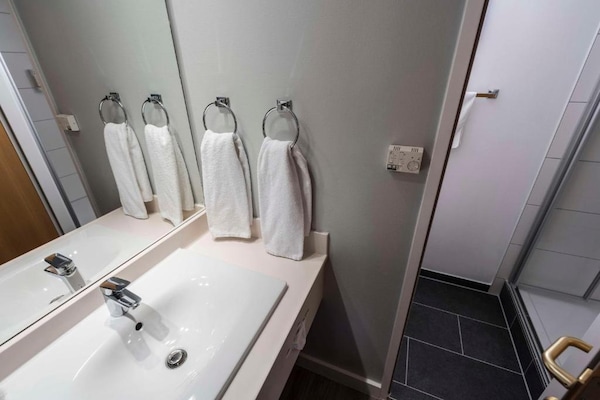Foto van Peine Salzgitter Tweepersoonskamer 2 Aparte Bedden - BathRoom