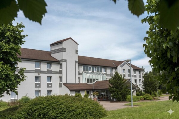 Foto van Peine Salzgitter Tweepersoonskamer 2 Aparte Bedden - HotelExteriorSummer