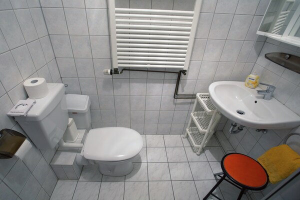 Foto van Prachtig vakantieappartement met terras in Homberg - BathRoom