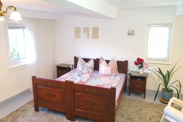 Foto van Charmant vakantiehuis met natuurlijke tuin - Vakantiehuis in Kaltennordheim-Unterweid - BedRoom