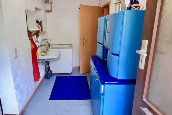 Foto van Charmant vakantiehuis met natuurlijke tuin - Vakantiehuis in Kaltennordheim-Unterweid - BathRoom