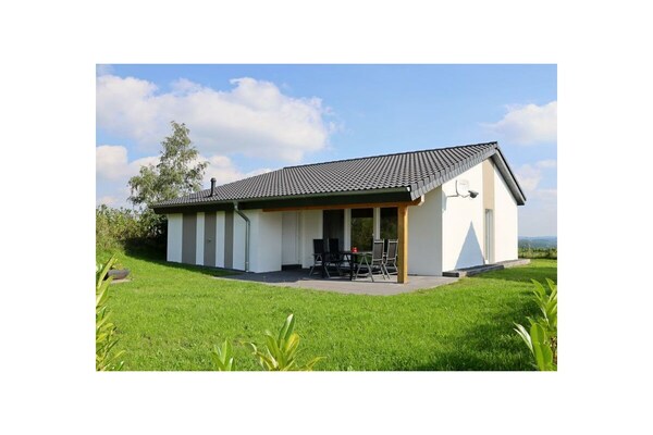 Foto van Bungalow in Gillenfeld met zwembad - Vakantiehuis in Gillenfeld - Untagged
