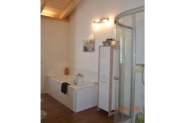 Foto van Bungalow in Gerolstein met zwembad - Vakantiehuis in Gerolstein - Untagged
