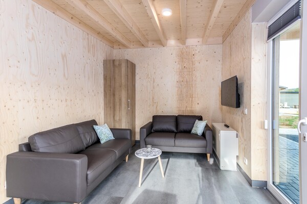Foto van Bungalows in Hallschlag aan het Kronenburgmeer met een terras - LivingRoom