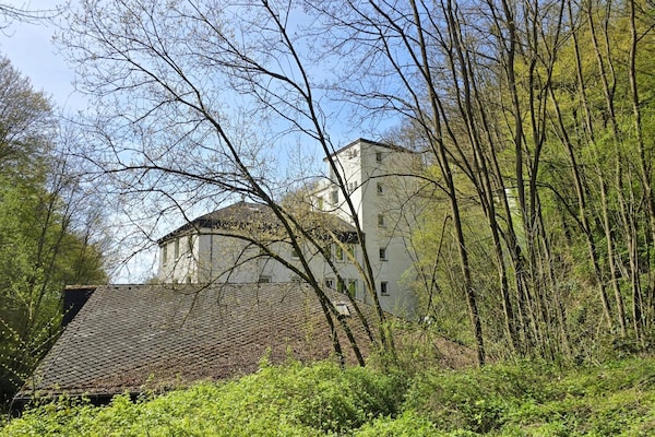 Foto van Bendorf Hotel by Belvilla Tweepersoonskamer - Vakantiehuis in Bendorf - GardenSummer