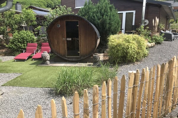 Foto van Bovenste terras van het meer - Vakantiehuis in Rieden - Untagged