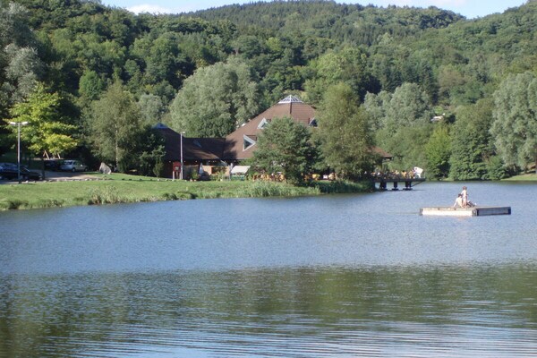 Foto van Bovenste terras van het meer - Vakantiehuis in Rieden - Untagged