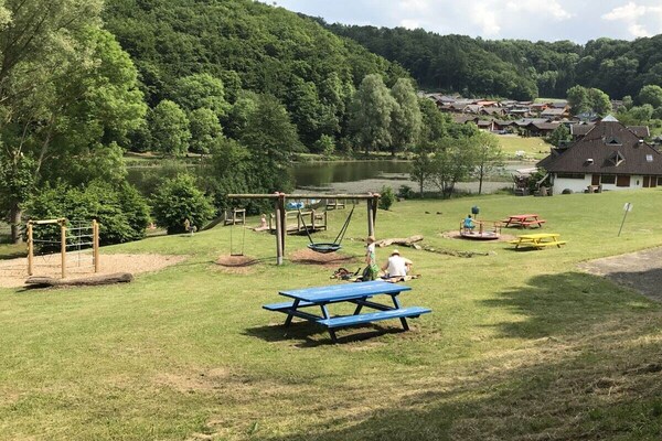Foto van Bovenste terras van het meer - Vakantiehuis in Rieden - Untagged