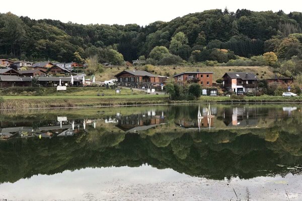 Foto van Bovenste terras van het meer - Vakantiehuis in Rieden - Untagged