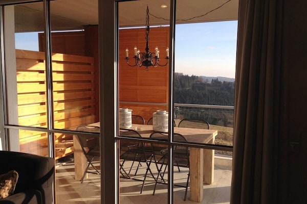Foto van Prachtig appartement direct aan de skipiste - Vakantiehuis in Winterberg - TerraceBalcony