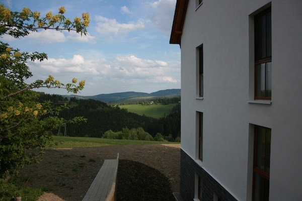 Foto van Prachtig appartement direct aan de skipiste - Vakantiehuis in Winterberg - ExteriorSummer