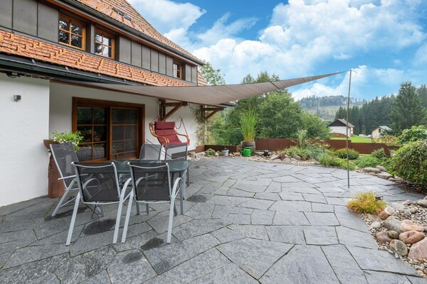 Foto van Elegante Ferienwohnung mit Außenpool Schwarzwald - Vakantiehuis in Herrischried - TerraceBalcony