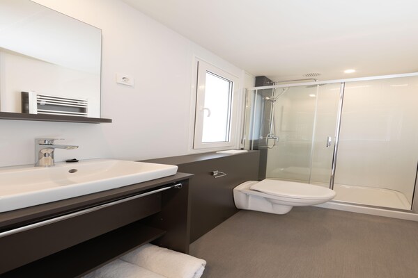 Foto van Chalet met privésauna op Vital Camp Bayerbach - Vakantiehuis in Bayerbach - BathRoom