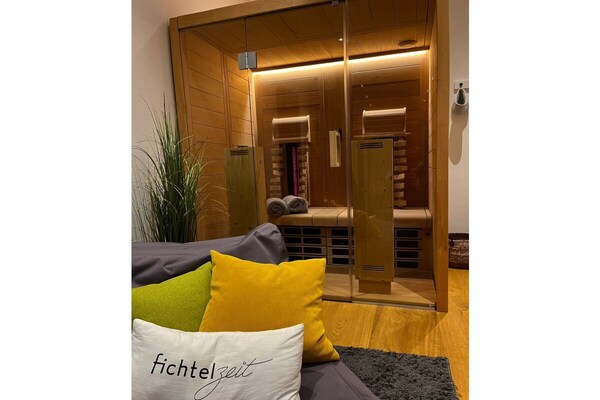 Foto van ***** FichtelZeit Wellnesssauna Whirlpool - Vakantiehuis in Waldershof - Untagged