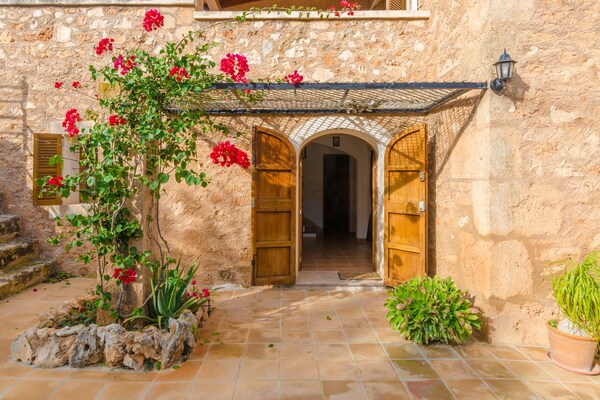 Foto van Landhuis in Santanyí met privézwembad - Vakantiehuis in Campos, Illes Balears - HallReception
