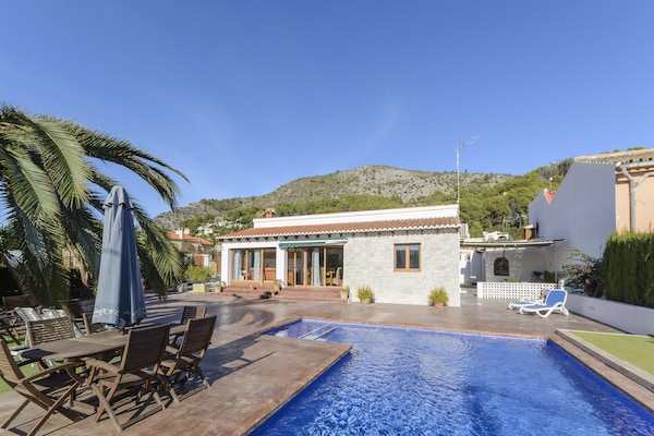Foto van Rustig huis met zwembad in Alcalalí - Vakantiehuis in Alcalali, Alicante - PoolOfHouse