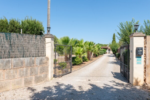 Foto van Villa in Llucmajor met privézwembad en BBQ - Vakantiehuis in Llucmajor, Illes Balears - 