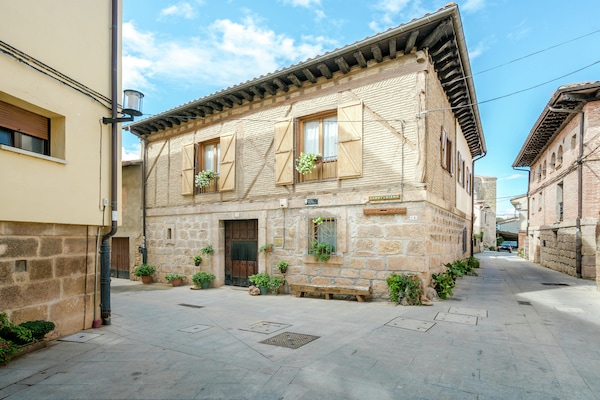 Foto van Landhuis in Salinillas met privézwembad - Vakantiehuis in Salinillas de Buradón - ExteriorSummer