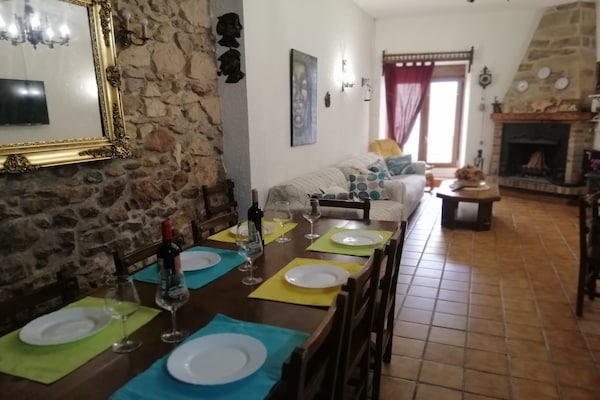 Foto van Landhuis in Salinillas met privézwembad - Vakantiehuis in Salinillas de Buradón - DiningRoom