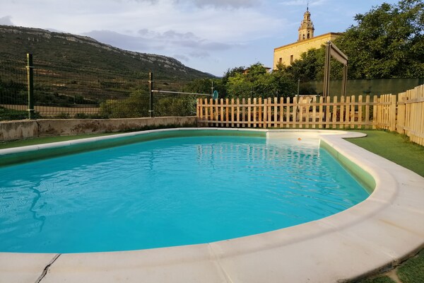 Foto van Landhuis in Salinillas met privézwembad - Vakantiehuis in Salinillas de Buradón - PoolOfHouse