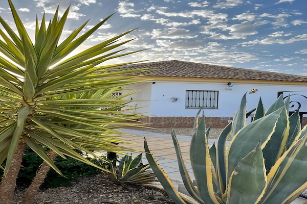 Foto van Gezellig vakantiehuis in Andalusië - Vakantiehuis in Arboleas - ExteriorSummer