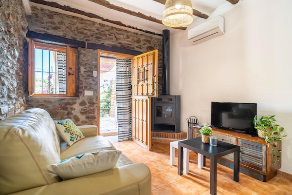 Foto van Chalet in Adra met Zee- en Bergzicht - Vakantiehuis in El Trebolar, Adra - LivingRoom