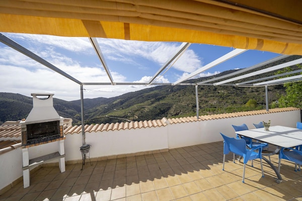 Foto van 4-persoons vakantiehuis in Laroya met zwembad - Vakantiehuis in Laroya - TerraceBalcony