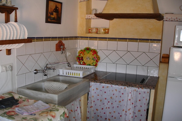 Foto van 4-persoons vakantiehuis in Laroya met zwembad - Vakantiehuis in Laroya - Kitchen
