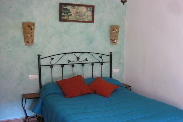 Foto van 4-persoons vakantiehuis in Laroya met zwembad - Vakantiehuis in Laroya - BedRoom