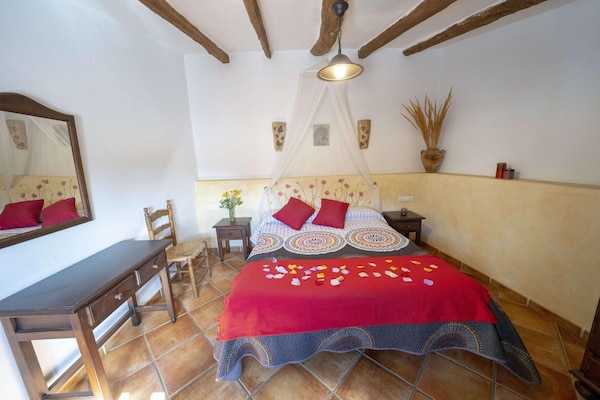 Foto van 4-persoons vakantiehuis in Laroya met zwembad - Vakantiehuis in Laroya - BedRoom