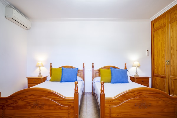 Foto van Chique villa met zwembad voor 12 gasten op Ibiza - Vakantiehuis in Ibiza - BedRoom