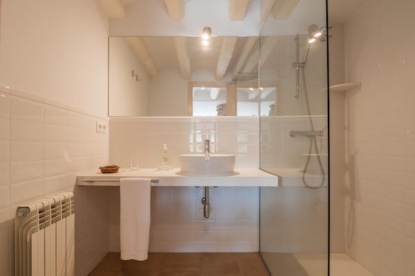 Foto van Landhuis bij Pedraforca Bergen - Vakantiehuis in Castellnou de Bages - BathRoom
