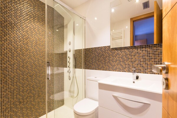 Foto van Villa in Lloret de Mar met privézwembad - Vakantiehuis in Lloret de Mar - BathRoom