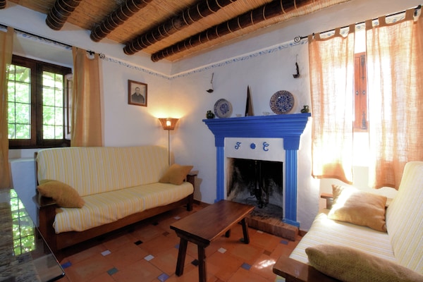 Foto van Huisje in Fuentes de Cesna met zwembad - Vakantiehuis in Fuentes de Cesna - LivingRoom