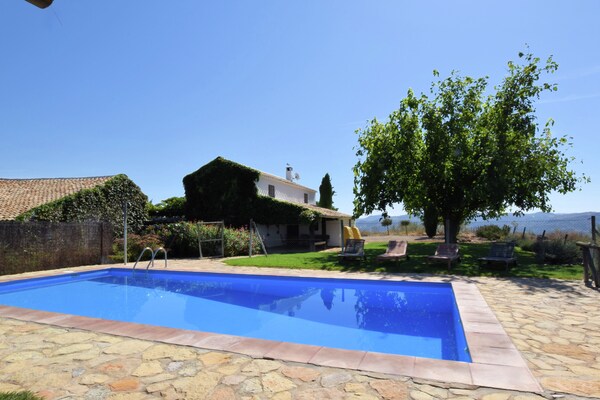 Foto van Huisje in Fuentes de Cesna met zwembad - Vakantiehuis in Fuentes de Cesna - ExteriorSummer