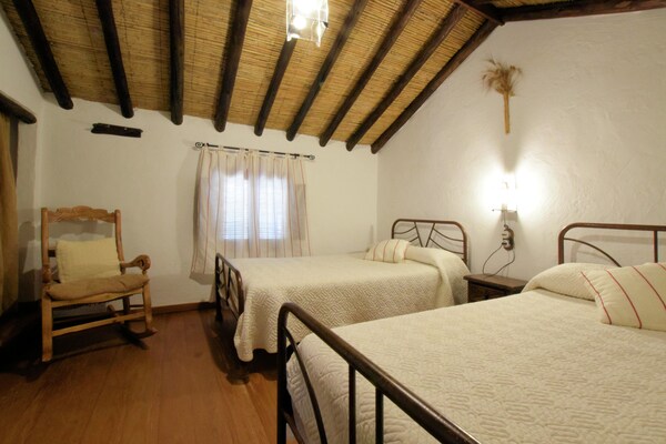 Foto van Huisje in Fuentes de Cesna met zwembad - Vakantiehuis in Fuentes de Cesna - BedRoom
