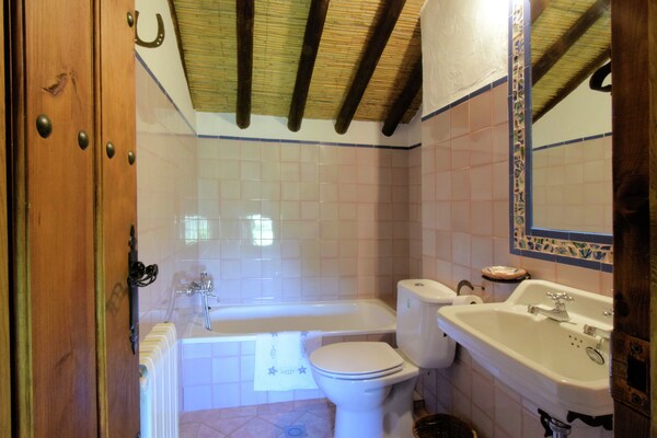 Foto van Huisje in Fuentes de Cesna met zwembad - Vakantiehuis in Fuentes de Cesna - BathRoom
