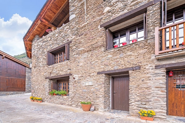 Foto van Appartement in Isavarre bij Pyreneeën - Vakantiehuis in Isavarre - ExteriorSummer