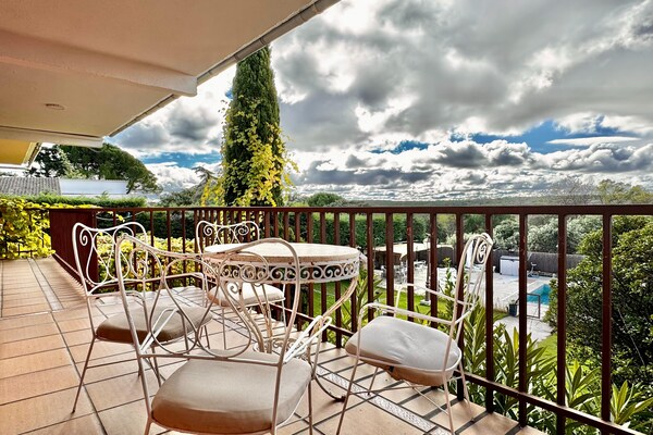 Foto van Appartement in Galapagar met tuin en zwembad - Vakantiehuis in Galapagar - TerraceBalcony