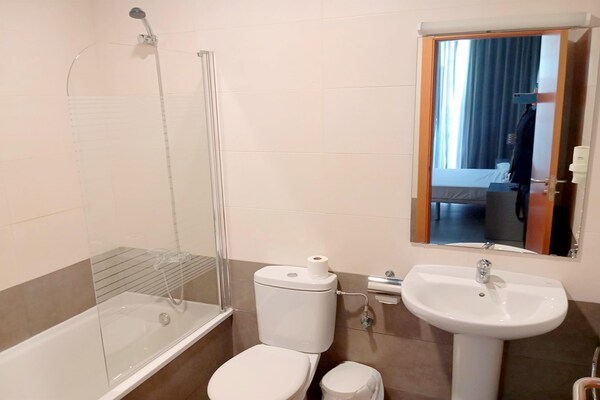 Foto van Appartement aan Costa Dorada bij Strand - Vakantiehuis in Salou - BathRoom