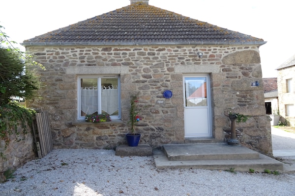 Foto van Vakantiehuis bij Normandische kust - Vakantiehuis in Cosqueville - ExteriorSummer
