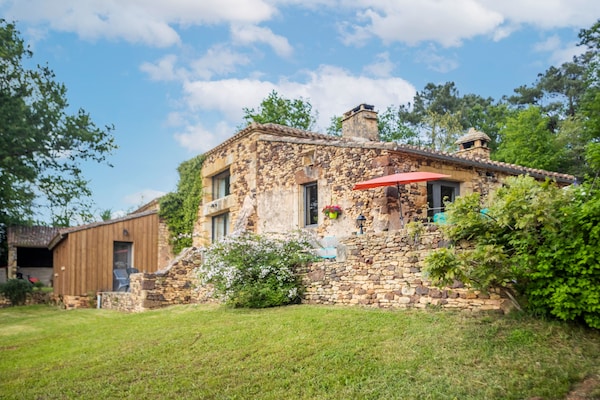 Foto van Vakantiehuis in Mazeyrolles met tuin - Vakantiehuis in Mazeyrolles - ExteriorSummer