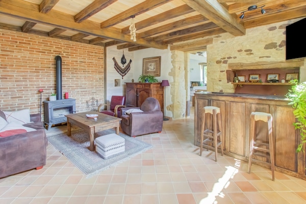 Foto van Vakantiehuis in Mazeyrolles met tuin - Vakantiehuis in Mazeyrolles - LivingRoom