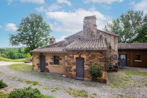 Foto van Vakantiehuis in Mazeyrolles met tuin - Vakantiehuis in Mazeyrolles - ExteriorSummer