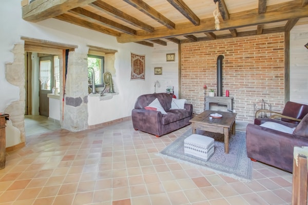 Foto van Vakantiehuis in Mazeyrolles met tuin - Vakantiehuis in Mazeyrolles - LivingRoom