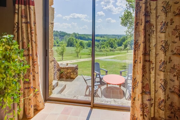 Foto van Vakantiehuis in Mazeyrolles met tuin - Vakantiehuis in Mazeyrolles - TerraceBalcony
